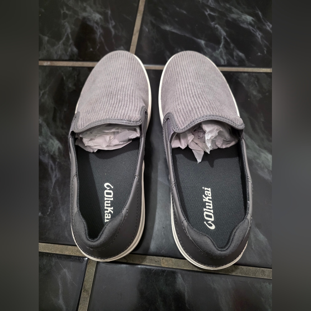 Olukai mens graphite size 11 shoes brand new